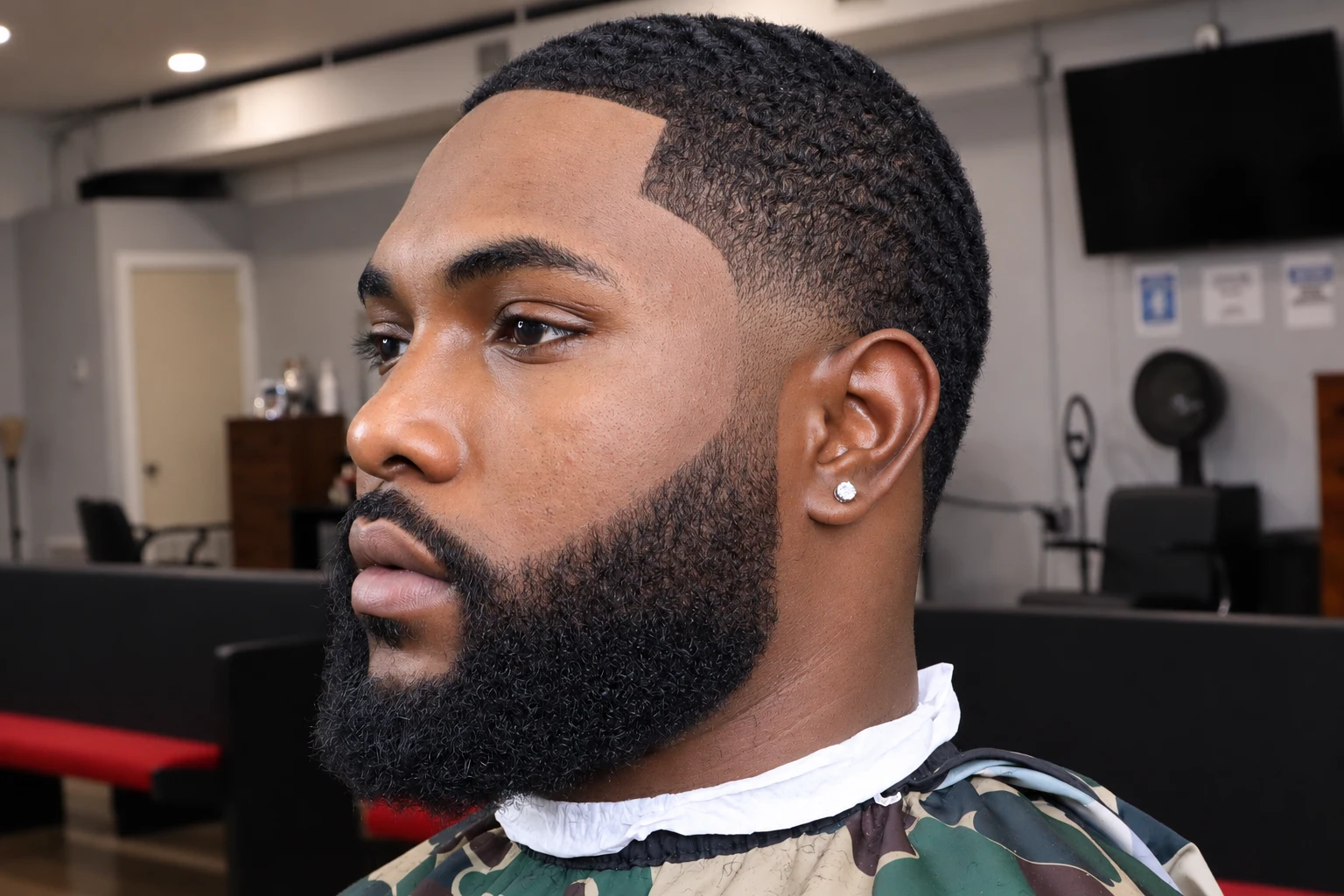A crisp temple lineup, textured waves and sculpted beard by GTBKutz